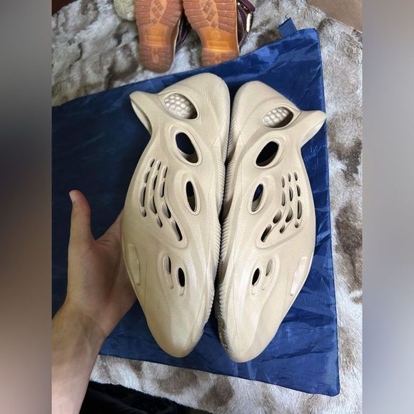 Adidas Yeezy Foam Runner Size 10 - Picture 4 of 11